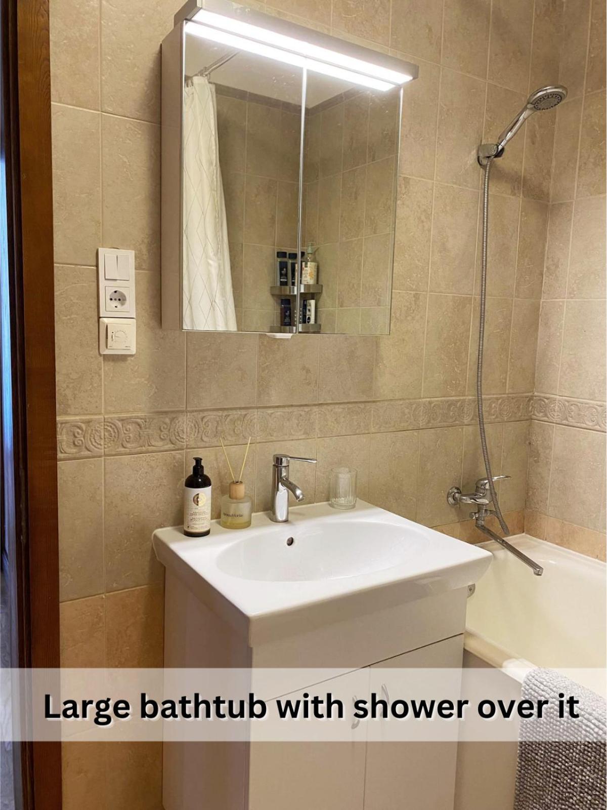 Spacious Old Town Apt, 3 Private Rooms, Sleeps 5-6 Kaunas Exterior photo